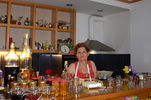 Albánie - To vše na baru nám paní majitelka a autorka nadělila k ochutnání, už jen prázdné sklínky ,-)
